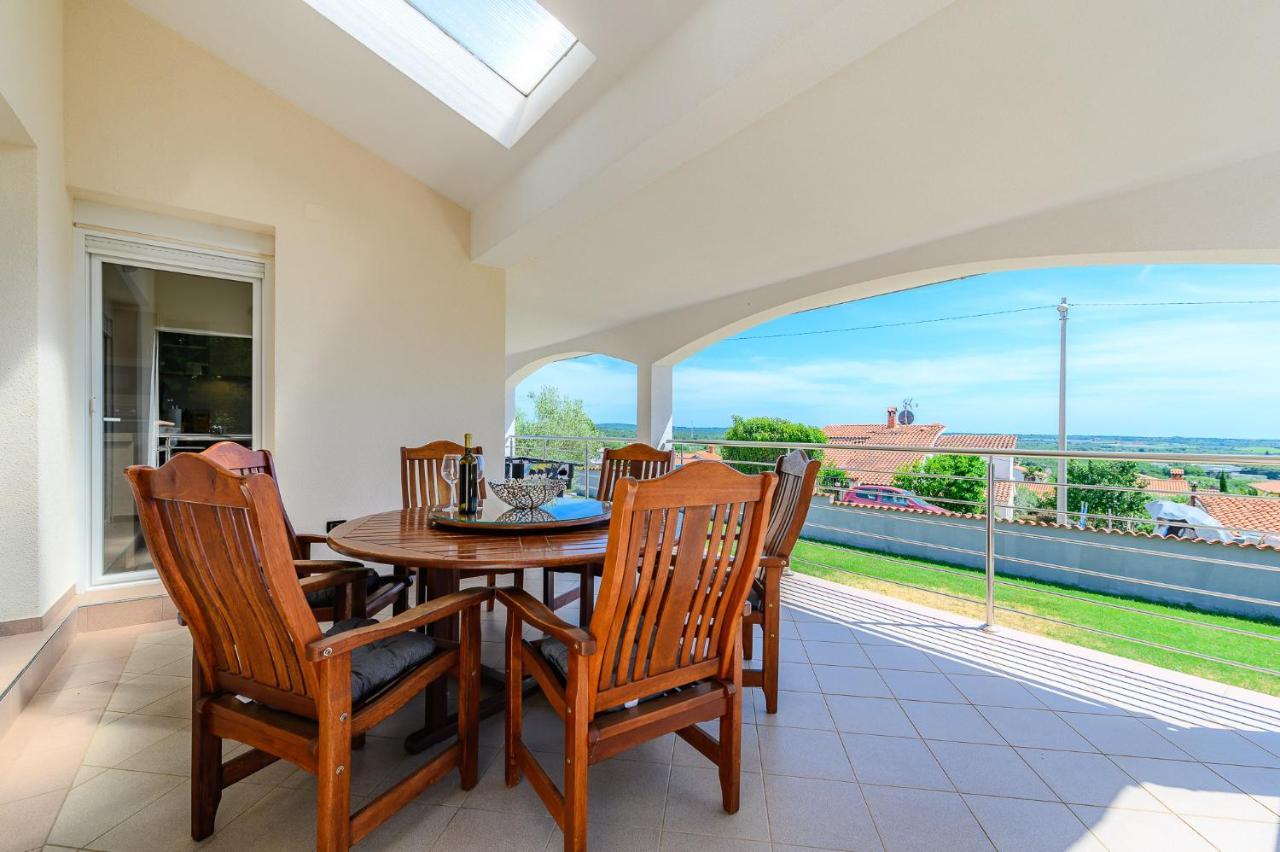 Villa Elisa Kaštelir Exteriör bild