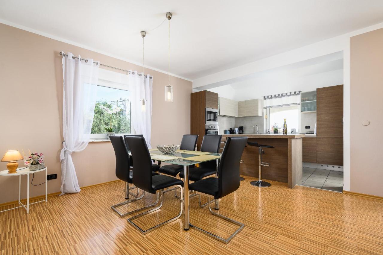 Villa Elisa Kaštelir Exteriör bild