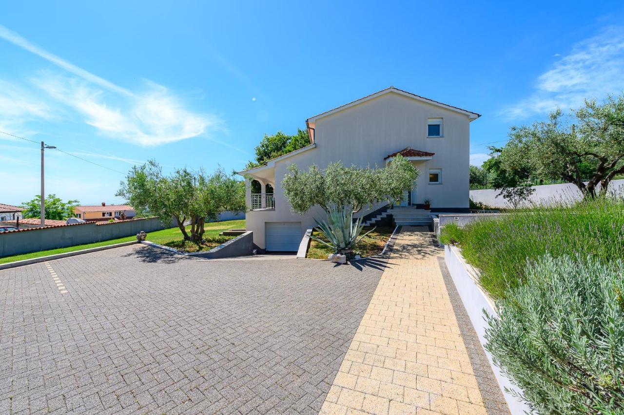 Villa Elisa Kaštelir Exteriör bild