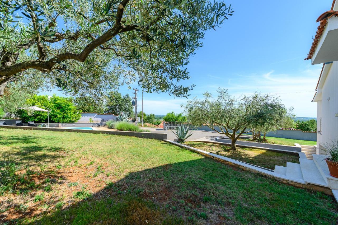Villa Elisa Kaštelir Exteriör bild